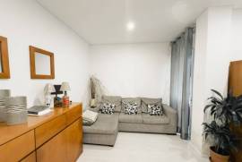 Apartamento T3 em Agualva com Arrecadação