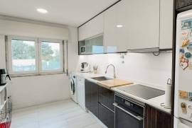 Apartamento T3 em Agualva com Arrecadação