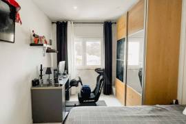 Apartamento T3 em Agualva com Arrecadação