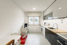 Apartamento T3 em Agualva com Arrecadação