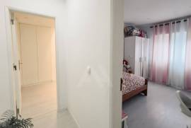 Apartamento T3 em Agualva com Arrecadação