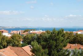 Apartamento T4 no Centro Histórico de Cascais com Vista Mar