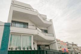 Apartamento T4 no Centro Histórico de Cascais com Vista Mar