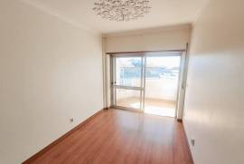 Apartamento T2 em Queluz com Varanda