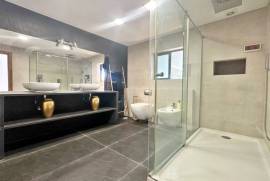 Moradia T3 em Alcabideche com Piscina e Vista para a Serra