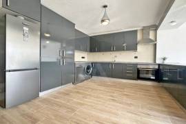 Moradia T3 em Alcabideche com Piscina e Vista para a Serra