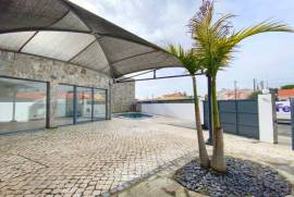Moradia T3 em Alcabideche com Piscina e Vista para a Serra