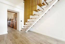 Moradia T3 em Alcabideche com Piscina e Vista para a Serra