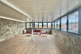 Moradia T3 em Alcabideche com Piscina e Vista para a Serra