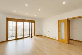 Apartamento T3 nas Colinas do Cruzeiro com Garagem