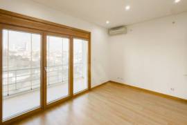 Apartamento T3 nas Colinas do Cruzeiro com Garagem