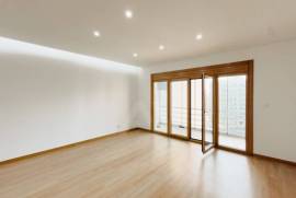 Apartamento T3 nas Colinas do Cruzeiro com Garagem