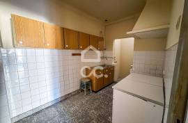 Building in Abraveses with Two Independent Fractions and Shops on the Ground Floor