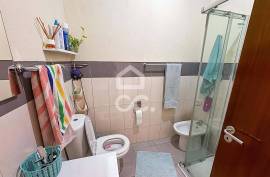 Building in Abraveses with Two Independent Fractions and Shops on the Ground Floor