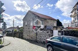 Stone House with Patio in Abraveses