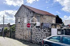 Stone House with Patio in Abraveses