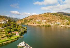 Urban land with 4,972 m² with approved PIP, overlooking the Douro River, located in Caldas de Aregos