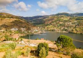 Urban land with 4,972 m² with approved PIP, overlooking the Douro River, located in Caldas de Aregos