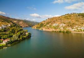Urban land with 4,972 m² with approved PIP, overlooking the Douro River, located in Caldas de Aregos