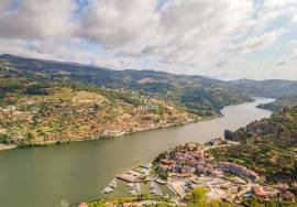 Urban land with 4,972 m² with approved PIP, overlooking the Douro River, located in Caldas de Aregos