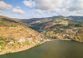 Urban land with 4,972 m² with approved PIP, overlooking the Douro River, located in Caldas de Aregos
