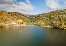 Urban land with 4,972 m² with approved PIP, overlooking the Douro River, located in Caldas de Aregos