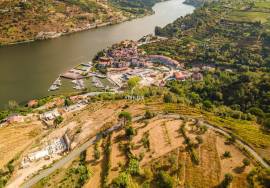 Urban land with 4,972 m² with approved PIP, overlooking the Douro River, located in Caldas de Aregos