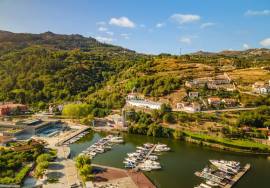 Urban land with 4,972 m² with approved PIP, overlooking the Douro River, located in Caldas de Aregos