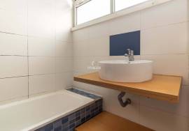 T2 with elevator next to Misericórdia T2 with elevator next to Misericórdia