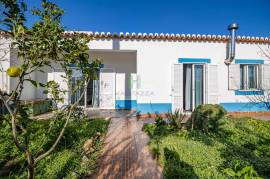 1 Bedroom Townhouse with Garden and Patio, in Budens, for Sale