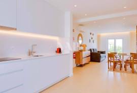 Renovated 2 Bedroom Apartment with Pool and AL License in Vilamoura