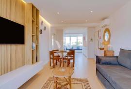 Renovated 2 Bedroom Apartment with Pool and AL License in Vilamoura