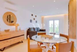 Renovated 2 Bedroom Apartment with Pool and AL License in Vilamoura