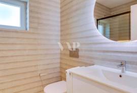 Renovated 2 Bedroom Apartment with Pool and AL License in Vilamoura