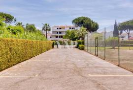 Renovated 2 Bedroom Apartment with Pool and AL License in Vilamoura