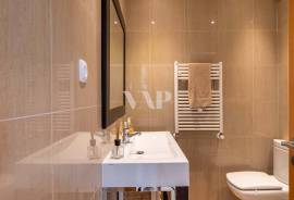 3+2 bedroom villa in a gated community with sea views in Vilamoura