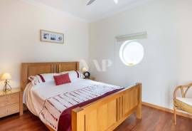 3+2 bedroom villa in a gated community with sea views in Vilamoura