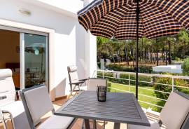 3+2 bedroom villa in a gated community with sea views in Vilamoura