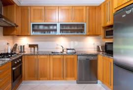 3+2 bedroom villa in a gated community with sea views in Vilamoura