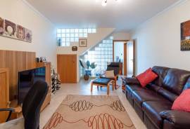 3+2 bedroom villa in a gated community with sea views in Vilamoura