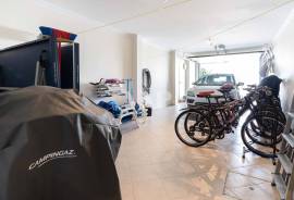 3+2 bedroom villa in a gated community with sea views in Vilamoura