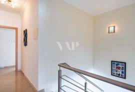 3+2 bedroom villa in a gated community with sea views in Vilamoura