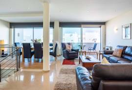 3+2 bedroom villa in a gated community with sea views in Vilamoura