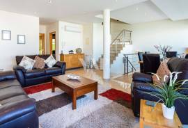 3+2 bedroom villa in a gated community with sea views in Vilamoura