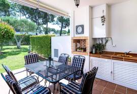 3+2 bedroom villa in a gated community with sea views in Vilamoura