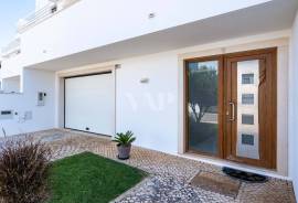 3+2 bedroom villa in a gated community with sea views in Vilamoura