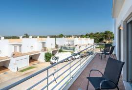 3+2 bedroom villa in a gated community with sea views in Vilamoura