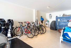 3+2 bedroom villa in a gated community with sea views in Vilamoura