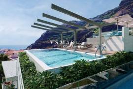 Modern Central Apartment with Pool in Ribeira Brava