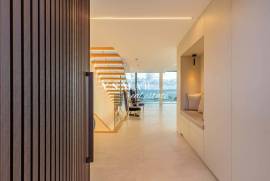 Luxury 4-Bedroom Villa with Panoramic Views over Funchal Bay